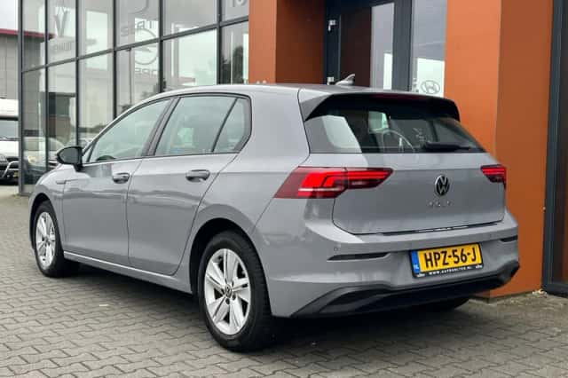 Volkswagen Golf (2024) thumbnail 3