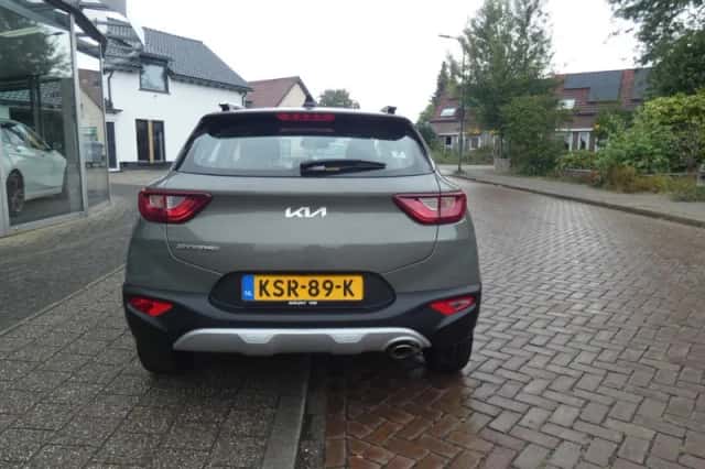 Kia Stonic (2023) thumbnail 3