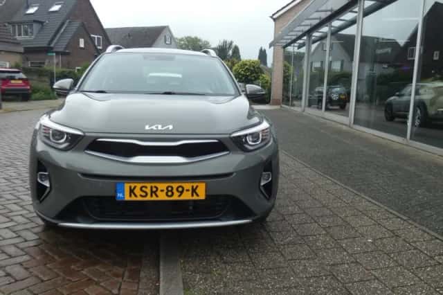 Kia Stonic (2023) thumbnail 5