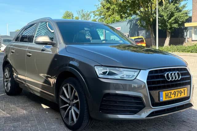 Audi Q3 (2016) thumbnail 3