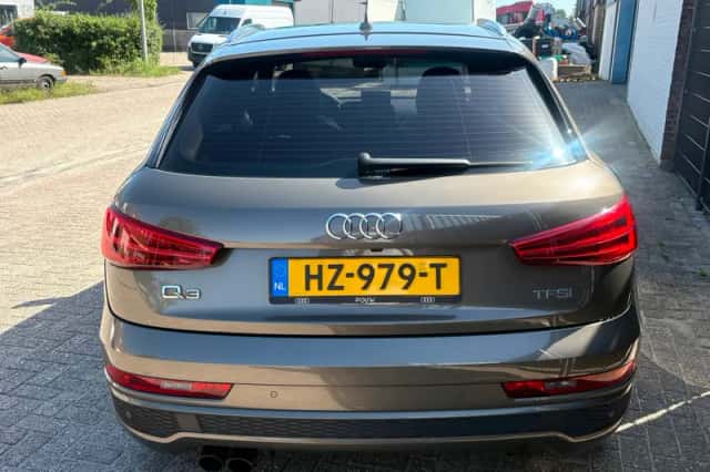 Audi Q3 (2016) thumbnail 5