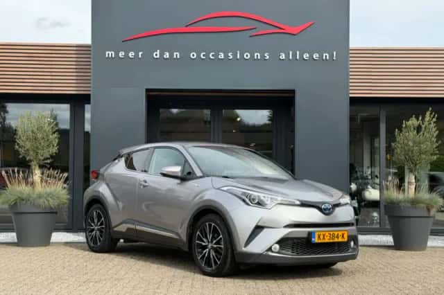 Toyota C-HR (2016) thumbnail 5