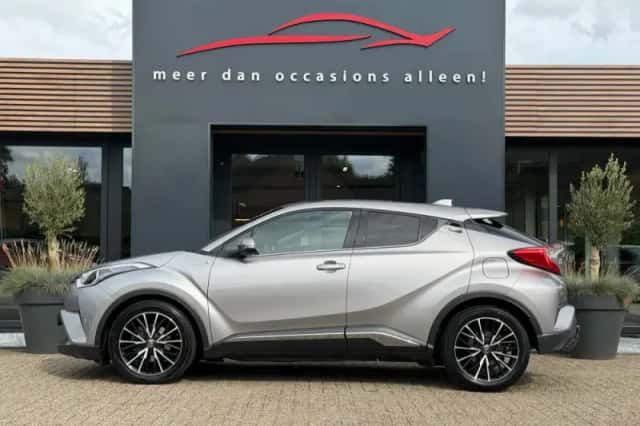 Toyota C-HR (2016) thumbnail 6
