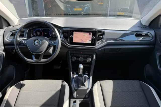 Volkswagen T-Roc (2019) thumbnail 2