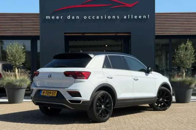 Volkswagen T-Roc (2019) thumbnail 3