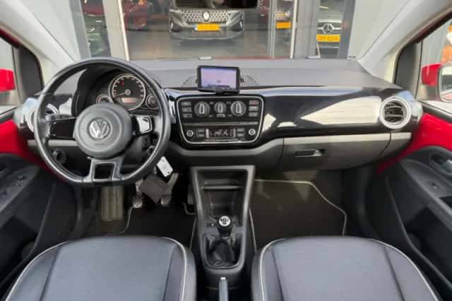 Volkswagen Up! (2012) thumbnail 2