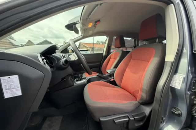 Nissan Qashqai (2008) thumbnail 2