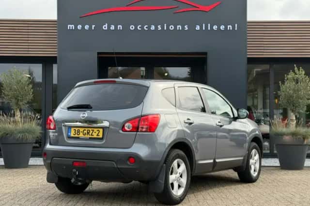 Nissan Qashqai (2008) thumbnail 3