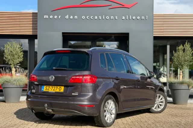 Volkswagen Golf Sportsvan (2015) thumbnail 3