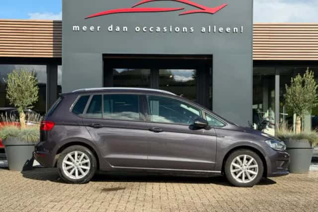 Volkswagen Golf Sportsvan (2015) thumbnail 4