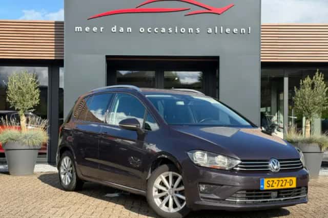 Volkswagen Golf Sportsvan (2015) thumbnail 5