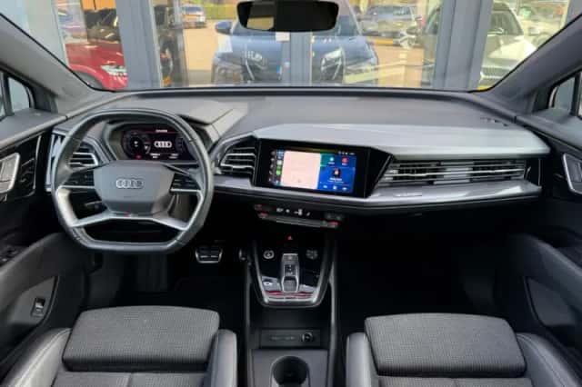 Audi Q4 e-tron (2021) thumbnail 2