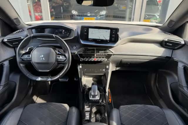 Peugeot 2008 (2022) thumbnail 2