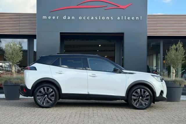 Peugeot 2008 (2022) thumbnail 5