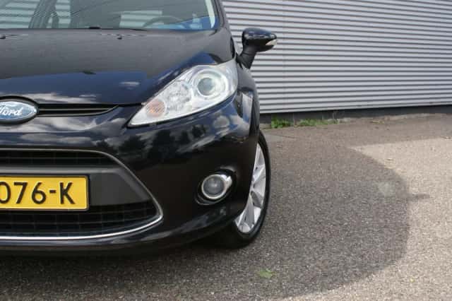 Ford Fiesta (2009) thumbnail 3