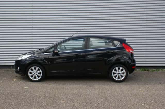 Ford Fiesta (2009) thumbnail 4