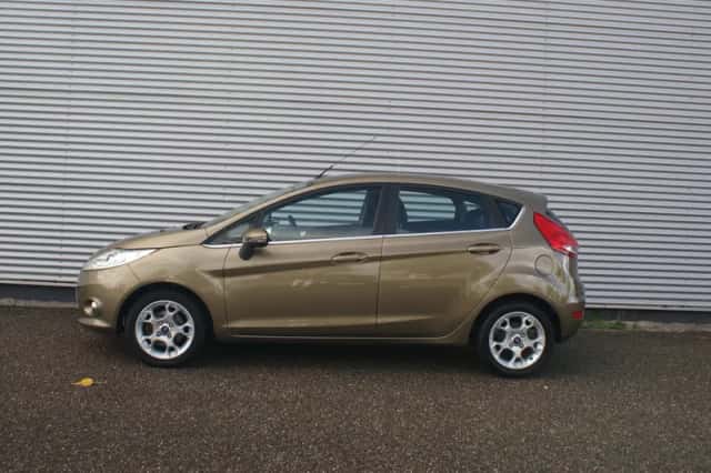 Ford Fiesta (2011) thumbnail 4