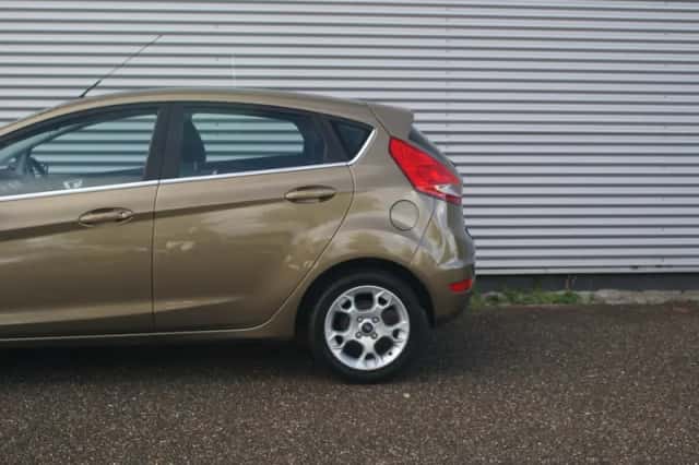 Ford Fiesta (2011) thumbnail 5