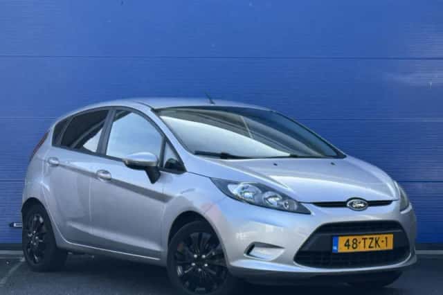 Ford Fiesta (2012) thumbnail 2