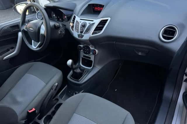 Ford Fiesta (2012) thumbnail 6
