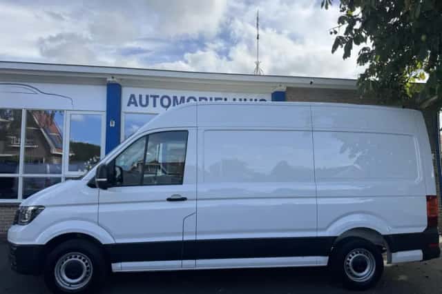 Volkswagen Crafter (2018) thumbnail 2
