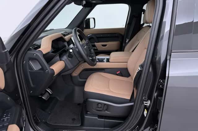 Land Rover Defender (2026) thumbnail 3