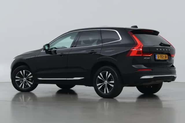 Volvo XC60 (2021) thumbnail 2