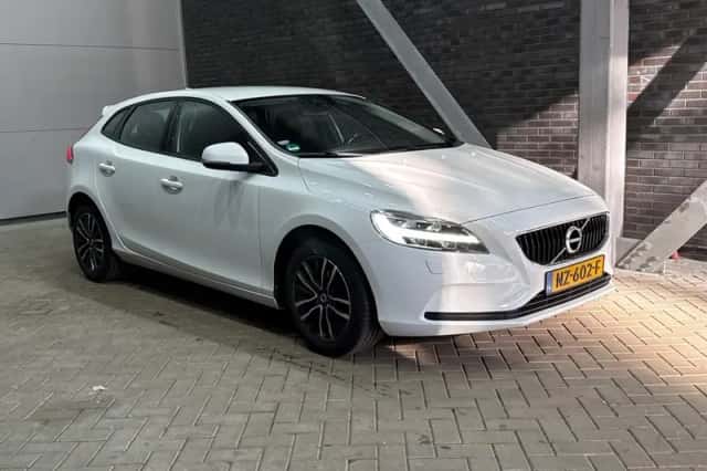 Volvo V40 (2017) thumbnail 1