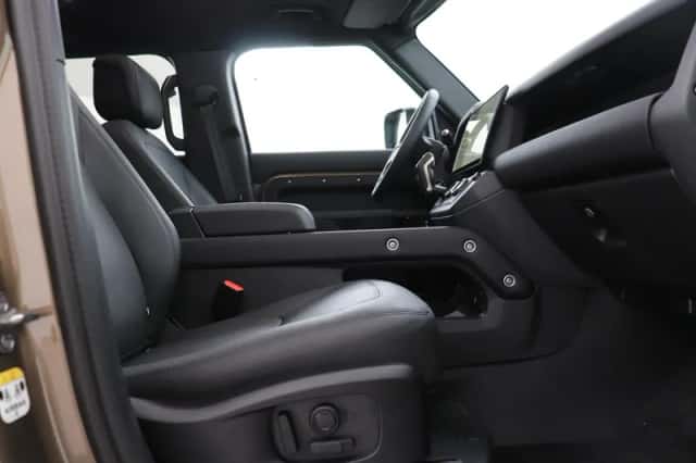 Land Rover Defender (2026) thumbnail 5