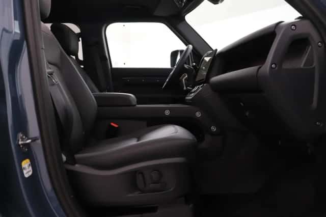 Land Rover Defender (2026) thumbnail 5