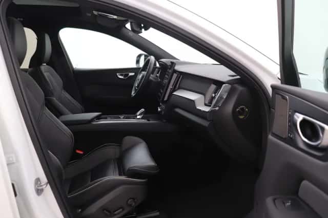Volvo XC60 (2025) thumbnail 5