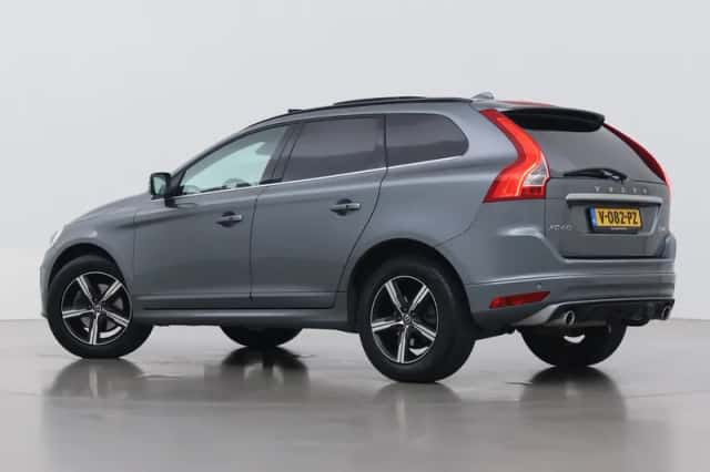 Volvo XC60 (2017) thumbnail 2