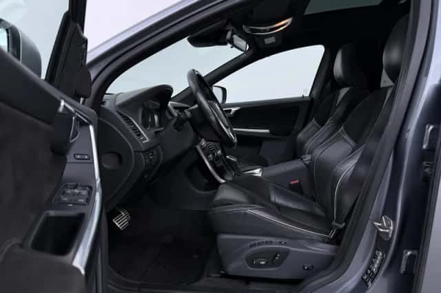 Volvo XC60 (2017) thumbnail 3