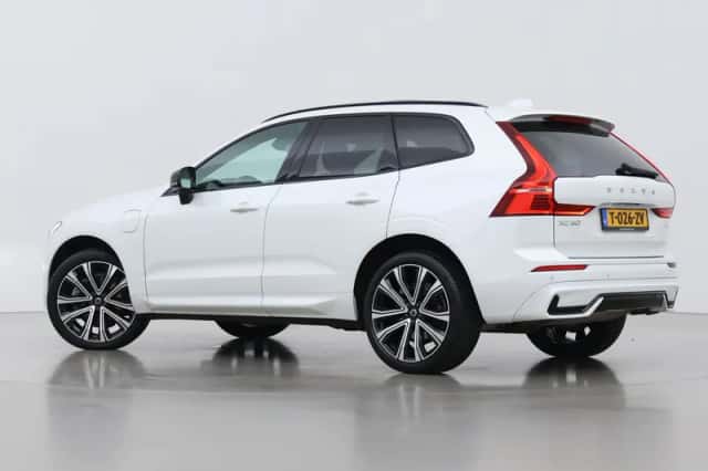 Volvo XC60 (2023) thumbnail 2