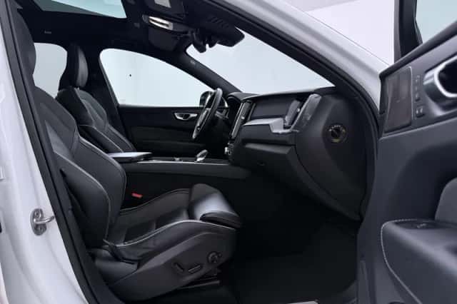 Volvo XC60 (2023) thumbnail 5