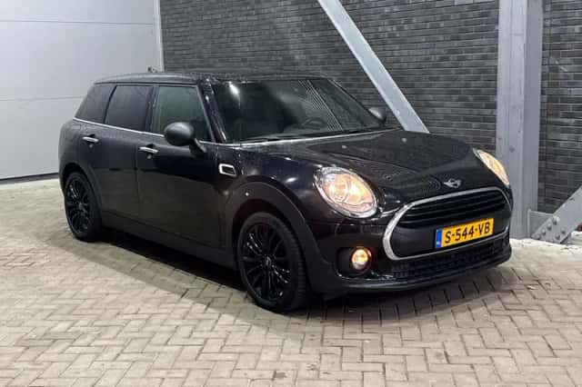 MINI Clubman (2018) thumbnail 1