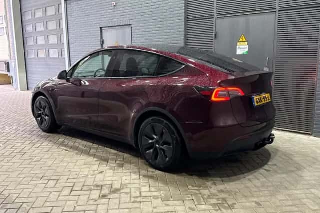 Tesla Model Y (2024) thumbnail 3