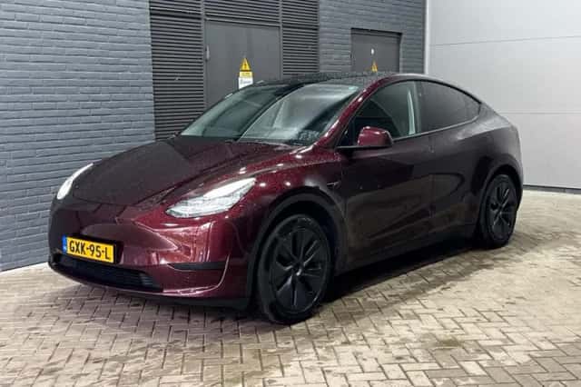 Tesla Model Y (2024) thumbnail 4