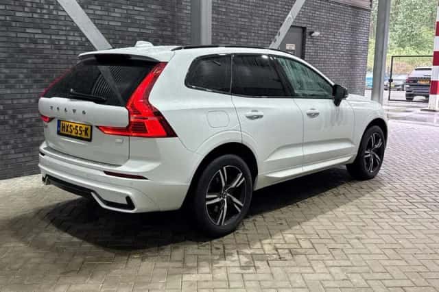 Volvo XC60 (2022) thumbnail 2