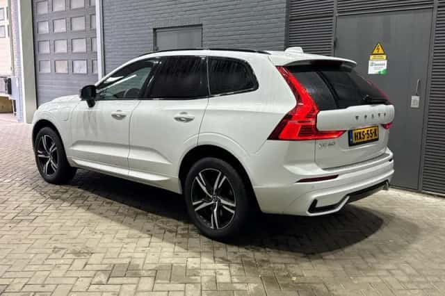 Volvo XC60 (2022) thumbnail 3