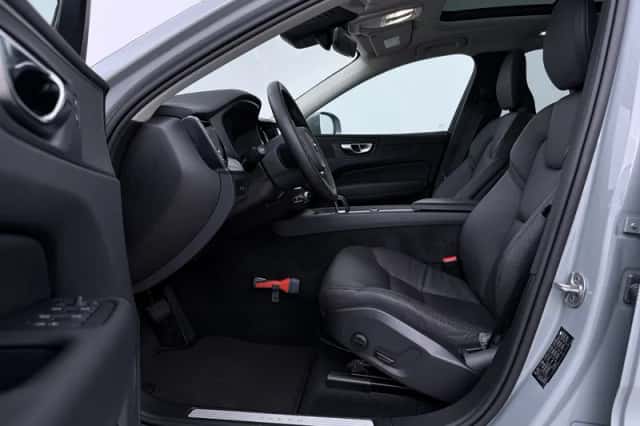 Volvo XC60 (2025) thumbnail 3