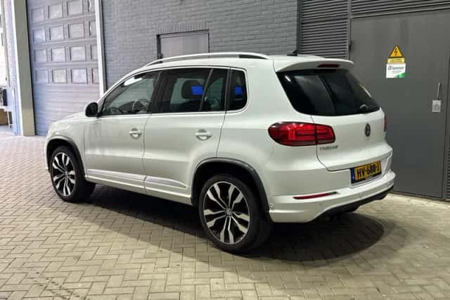 Volkswagen Tiguan (2016) thumbnail 3