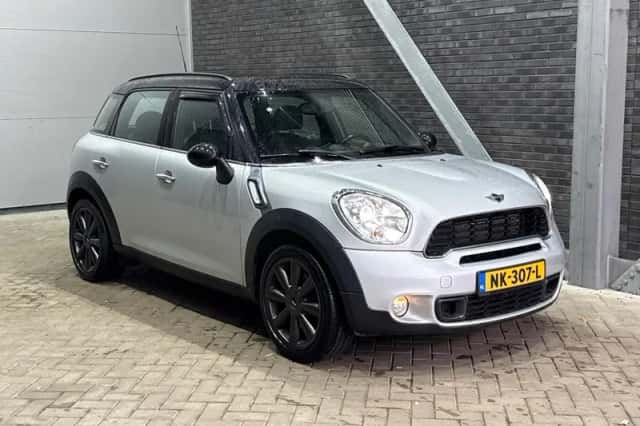 MINI Countryman (2011) thumbnail 1