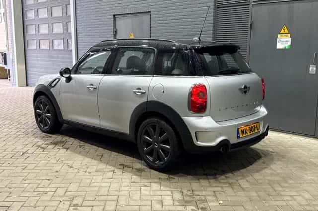 MINI Countryman (2011) thumbnail 3