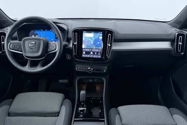 Volvo XC40 (2025) thumbnail 4
