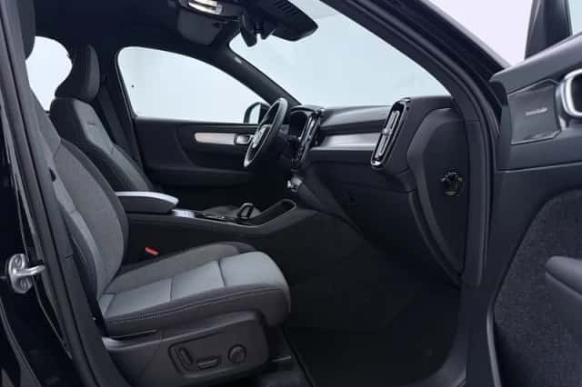 Volvo XC40 (2025) thumbnail 5