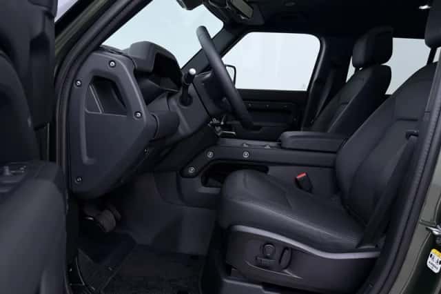 Land Rover Defender (2026) thumbnail 3