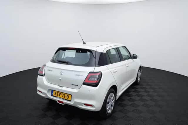 Suzuki Swift (2024) thumbnail 3