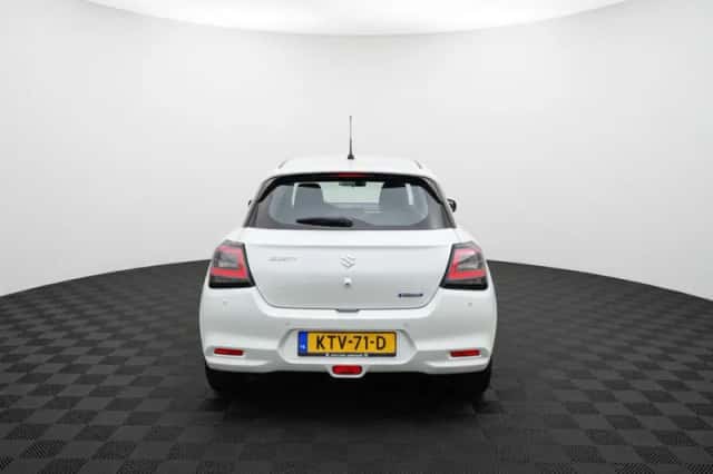 Suzuki Swift (2024) thumbnail 4