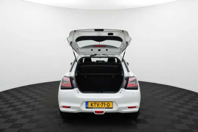 Suzuki Swift (2024) thumbnail 5